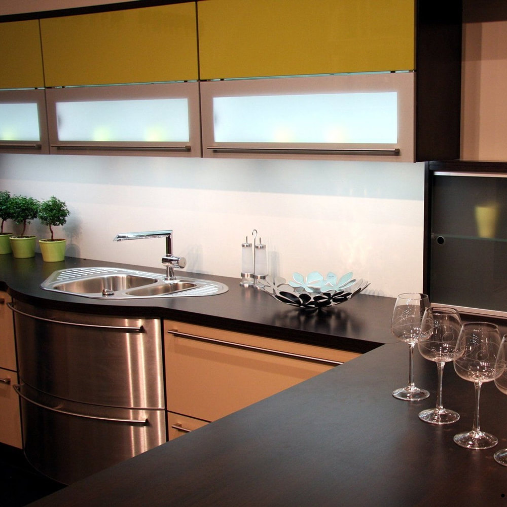 Arco install kitchens in Brentwood. photo of a black and yellow fitted kitchen 
